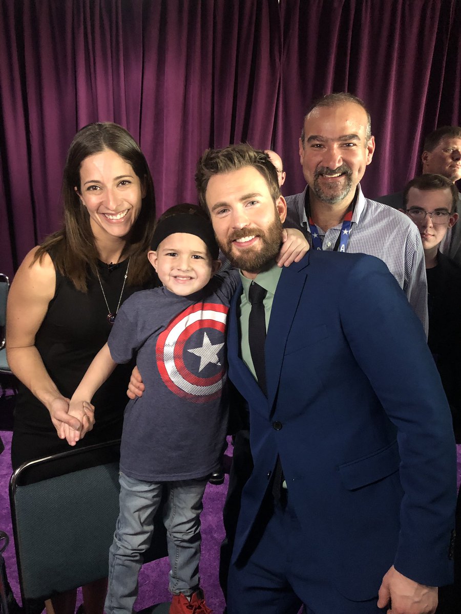 amacchiavelloTV's tweet photo. Le cumplimos sueño realidad a nuestro pequeño gigante “PIPE” conoció en persona a su héroe favorito #CaptainAmerica #ChrisEvans #AvengersEndgame #gracias @UnNuevoDia @gmuyshondt #TodosSomosPipe 🙌🏼❤️👊🏼 https://t.co/HgpM4C9VOm