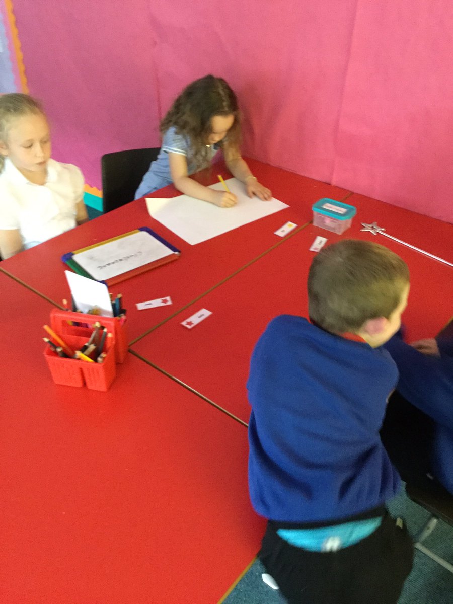 MrsDuncan88's tweet photo. Oh my! We have learned so much about the different types of mini-beast groups that we are budding experts! We started making posters to share the information we have learned - we are doing a wonderful job! 🕷🐞🐌 @ForehillSchool #topic #minibeastfacts https://t.co/z7ZGuUOxTg