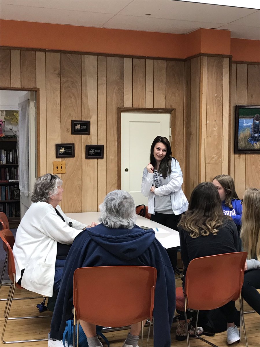 MsDesberg's tweet image. Intergenerational collaboration @TheBuzzellBuzz #bettertogether #gettingtoknoweachother #reallifelearning 🌟