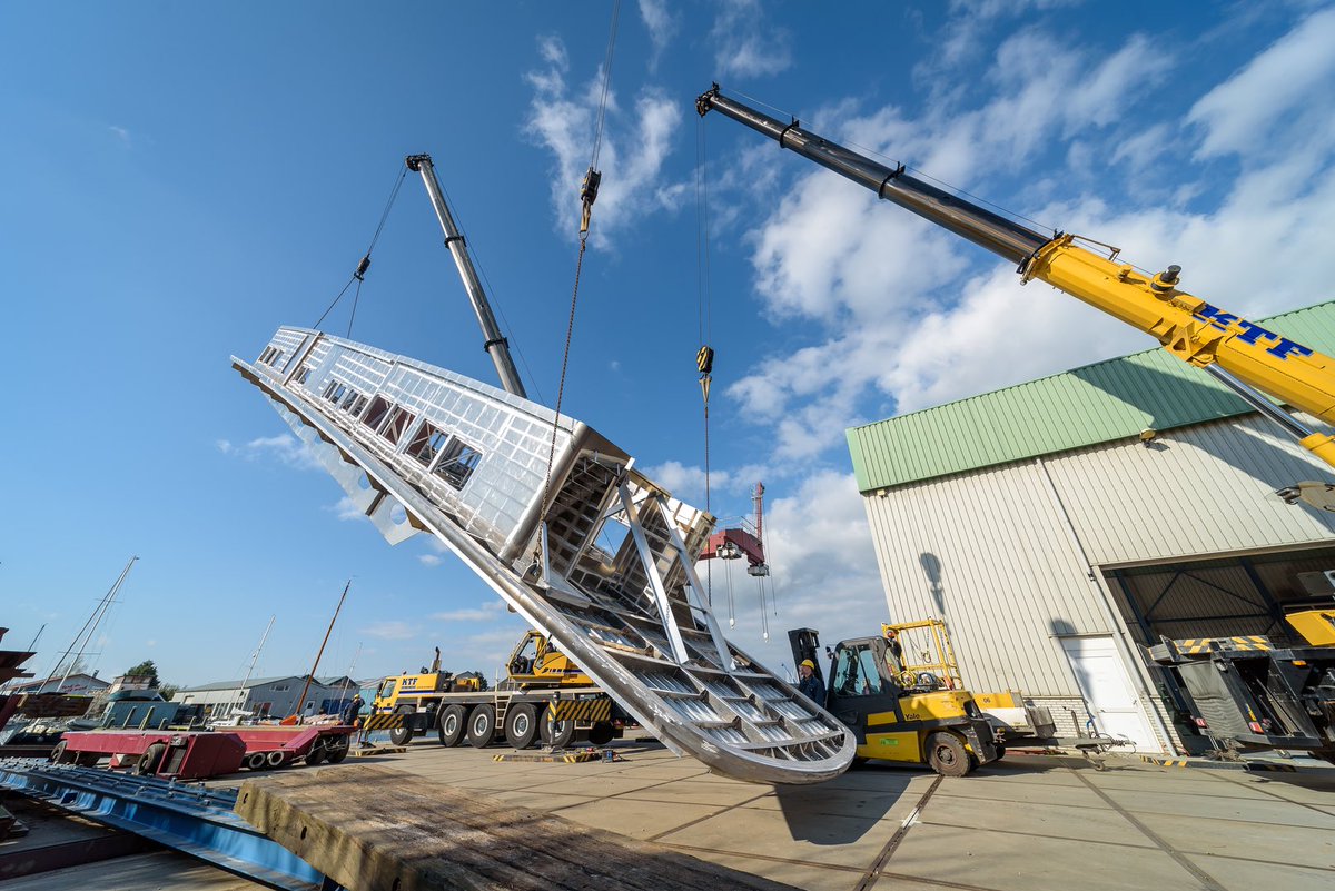 Feadship's tweet photo. Two weeks ago we shared some exciting news about the 42-metre Istros. Today we can show some of her progress to you. Interested in reading more about this major rebuild project? Click here: https://t.co/OV934dJYCI #Feadship #Istros #Rebuild https://t.co/vTx6FHIPHw