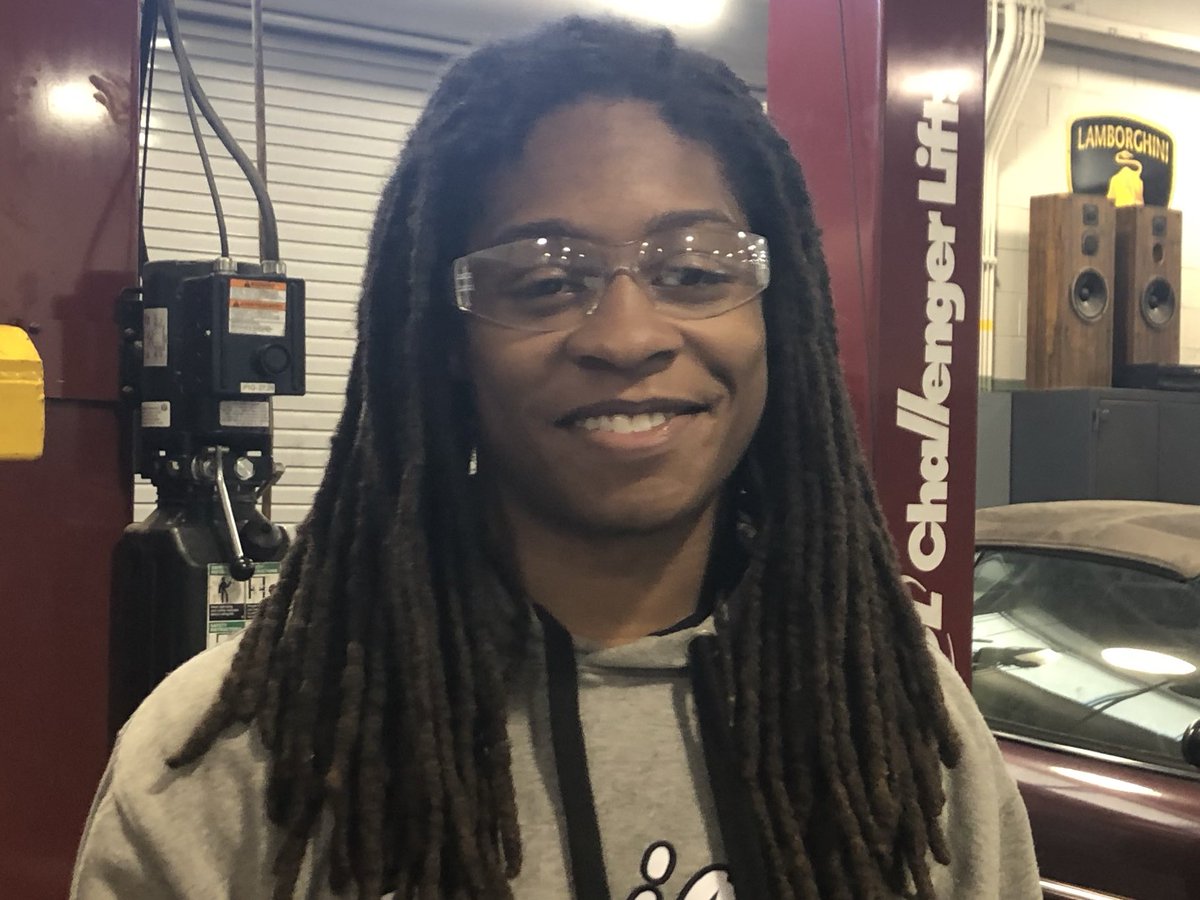 AutoShopWorTech's tweet image. Congrats to Auto student Zyaire Johnson on his recent hiring at Jiffy Lube in West O.C. He’s working after school and weekends until graduation in May with the possibility of going full time afterwards.
