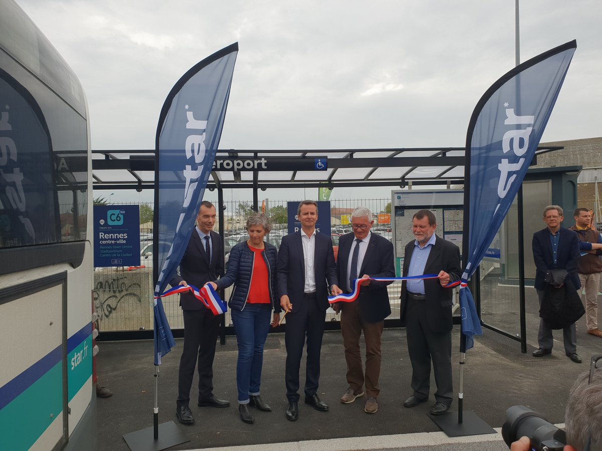 metropolerennes's tweet photo. Terminus #aeroport ! Depuis ce matin, la ligne C6 dessert l'aérogare de #Rennes #SaintJacquesdelaLande, où un quai de 40 mètres accessible aux personnes à mobilité réduite a été aménagé. Temps de parcours depuis République : 28 minutes. https://t.co/xjr8Xr8Qmx