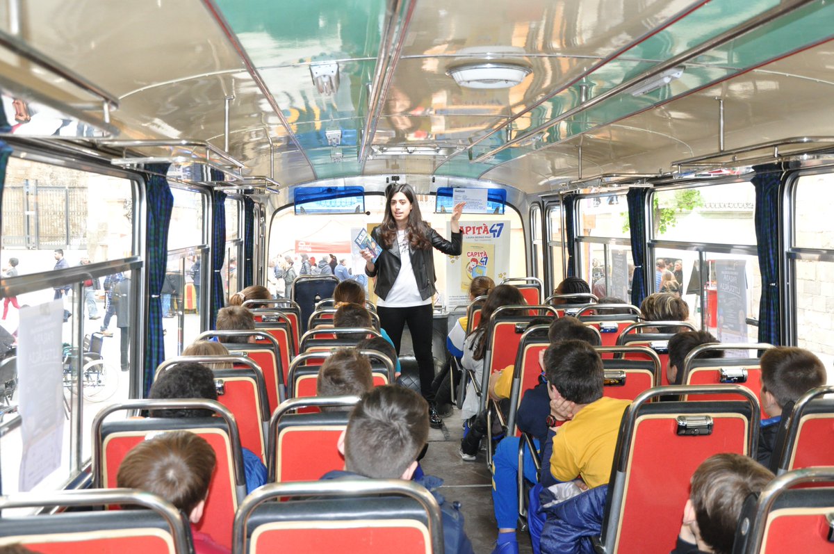 Labepra's tweet photo. Avui he participat a la #ParadaLiterària2019 del Departament @educaciocat de #Lleida @atmlleida amb dues xerrades amb els alumes del Col·legi Episcopal @xtec #SantJordi2019 #SantJordi #cultura #llibres #literatura 📚🌹 @laurabernis #Labepra #Capità47 #ElMisteridelaBiblioteca https://t.co/mVPPze5yCZ