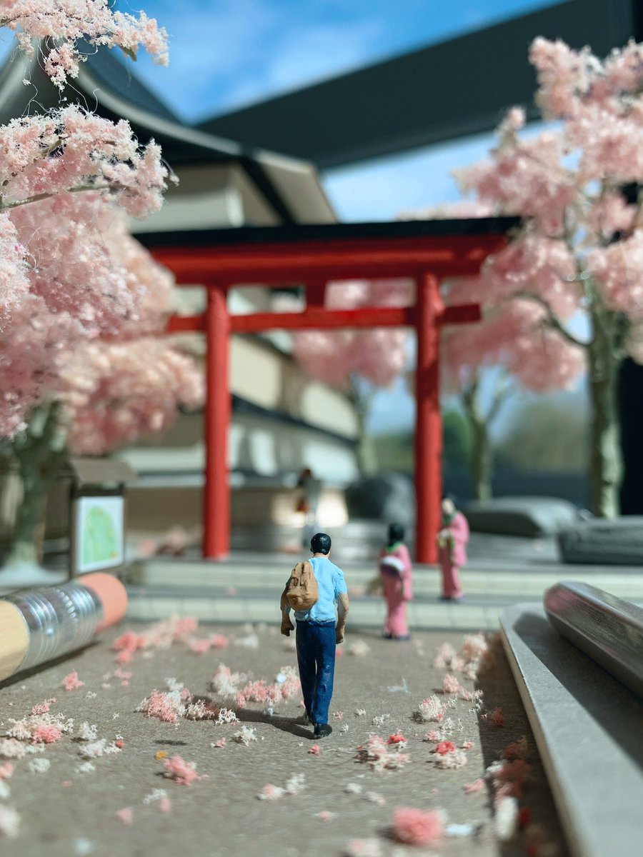 derricklin's tweet photo. Daydreaming and counting down on our upcoming vacation is the only way we can get through the work week.
#miniature #agencylife #vacation #travel #japan #kyoto #tokyo #tourist #toriii #pnw #seattle #art #miniaturefigures #miniaturephotography #photographer #ミニチュア #神社 #鳥居 https://t.co/c7wOdFRbUa