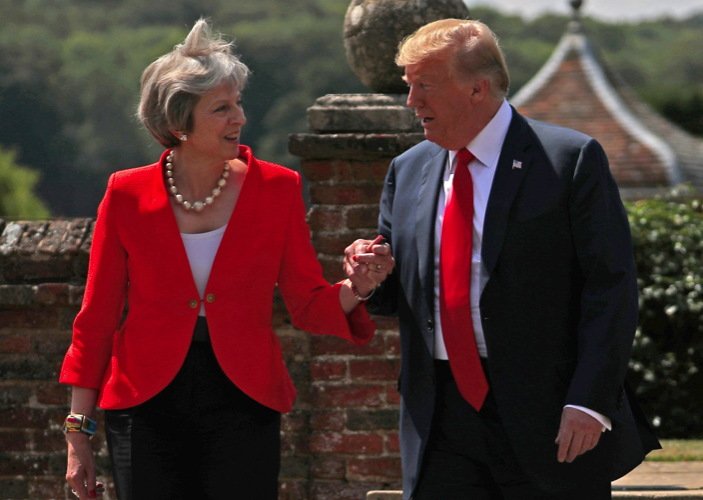 PascalPoisson1's tweet image. 🏌️‍♂️So #Trump plans a State Visit in June. Guess #Maybot will make a #SwiftExit to avoid having to hold his wretched #LittleHand again …
