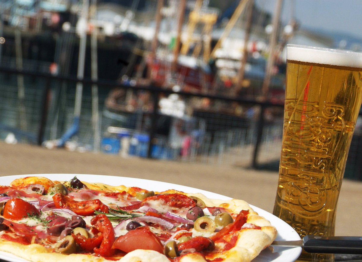 PrinceWilliamBx's tweet photo. With memories of a glorious long weekend, we hope you had time to kick back and relax. Extend your chill out time by enjoying a delicious stone baked #pizza, this evening. Eat in or #takeaway - simply choose your favourite from our menu and tuck in 😋🍕#brixham https://t.co/AhATf8jN6A