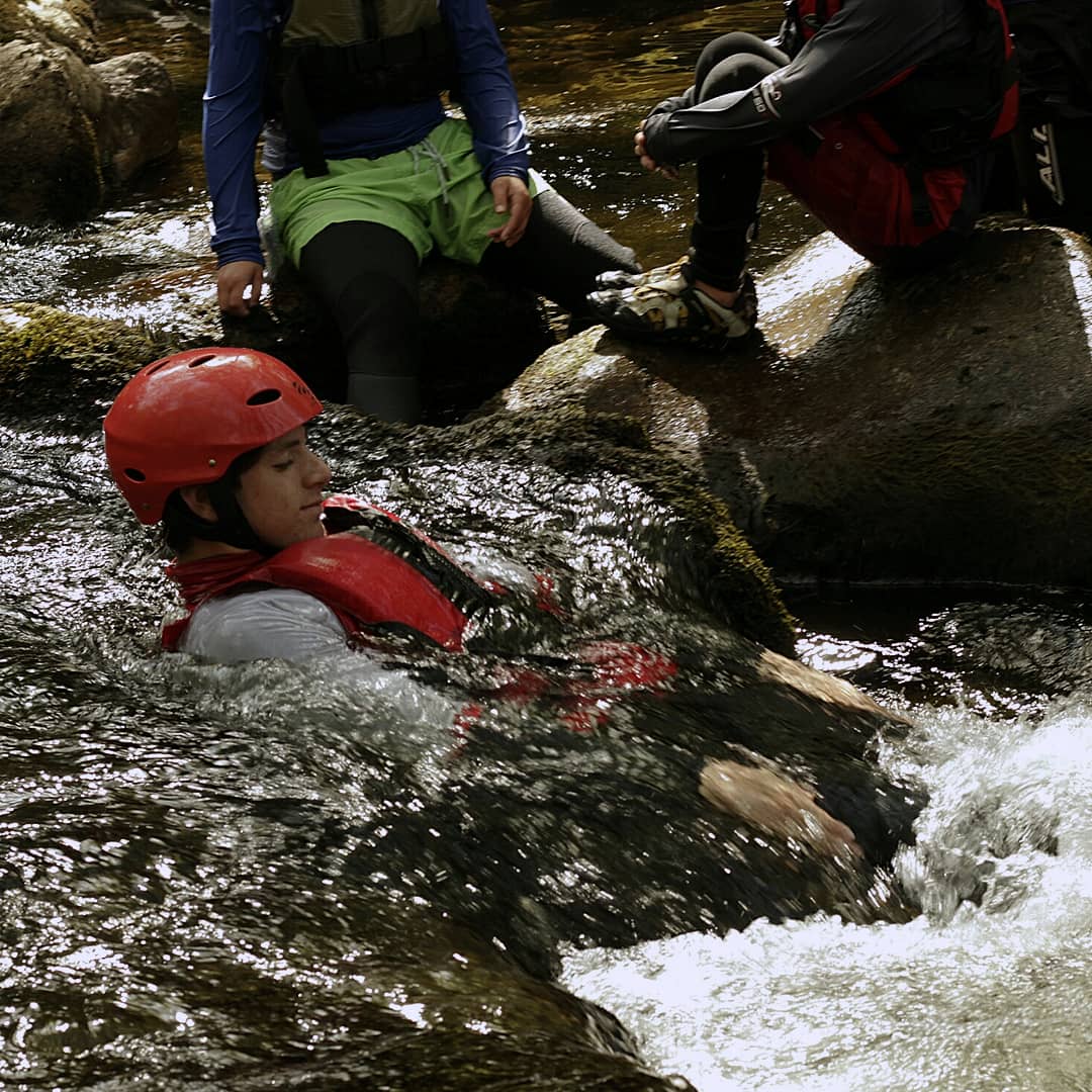 aven_kernow's tweet photo. For #EarthDay #avenkernow was in #Devon #ShaughBridge @NTSouthWest #woods photographing a #RiverRun with #YouthPassportProgram @TreverbynHall Community Hall in the #ChinaClayCountry #youngpeople discovering #nature #learningoutside #learningfromnature #oneplanet #environment https://t.co/HkH47Q3OsP