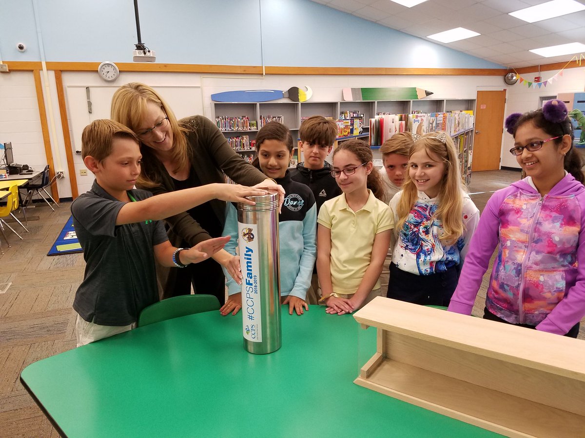 BolenLMS's tweet photo. We packed our time capsule! 
@collierschools @VineyardsVipers #CCPSfamily https://t.co/ep2LtZcyYi