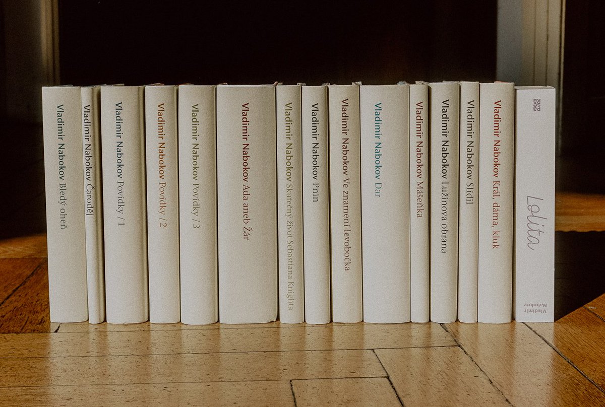 Hradba proti literárnímu splínu. Její architekt Vladimir Nabokov se narodil před 120 lety, konkrétně 22. dubna 1899 v Petrohradu. Zemřel v roce 1977 ve švýcarském Montreux. Pár týdnů byli na světě zároveň Nabokov a Star Wars.