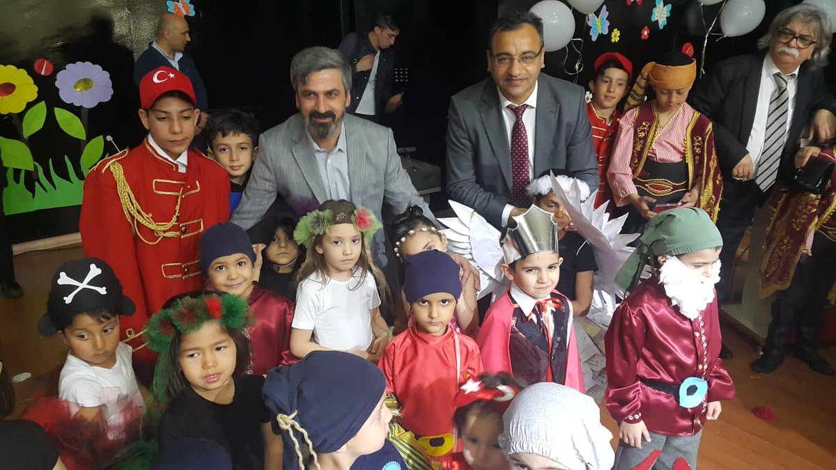 ASHB_COCUK's tweet photo. Çocuklarımız 23 Nisan Ulusal Egemenlik ve Çocuk Bayramını Genel Müdürümüz @selahattinguven'in de katıldığı etkinlerle  kutladı, coşkuyla bir araya gelen çocuklarımız  günün anısına ağaç dikti. @ailevecalisma https://t.co/1AHcFtyOGF