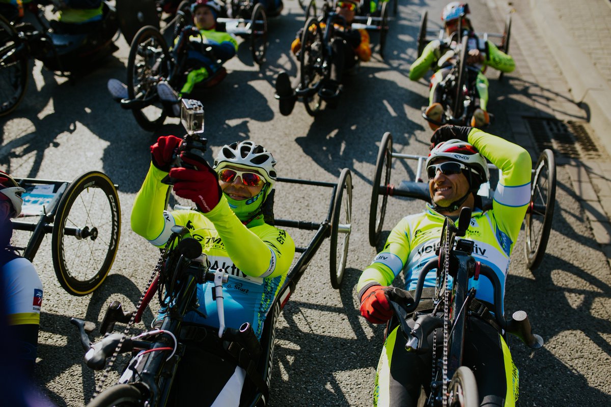 orlenmarathon's tweet photo. Narodowe Święto Biegania to także wyścig na 10 km w kategorii handbike, który otworzył peleton Biegu OSHEE 10 km.
W kategorii handbike zwycięzcami zostali Rafał Wilk z czasem 15:37 oraz Anna Oroszova z czasem 22:22. https://t.co/75UcsZuNSp