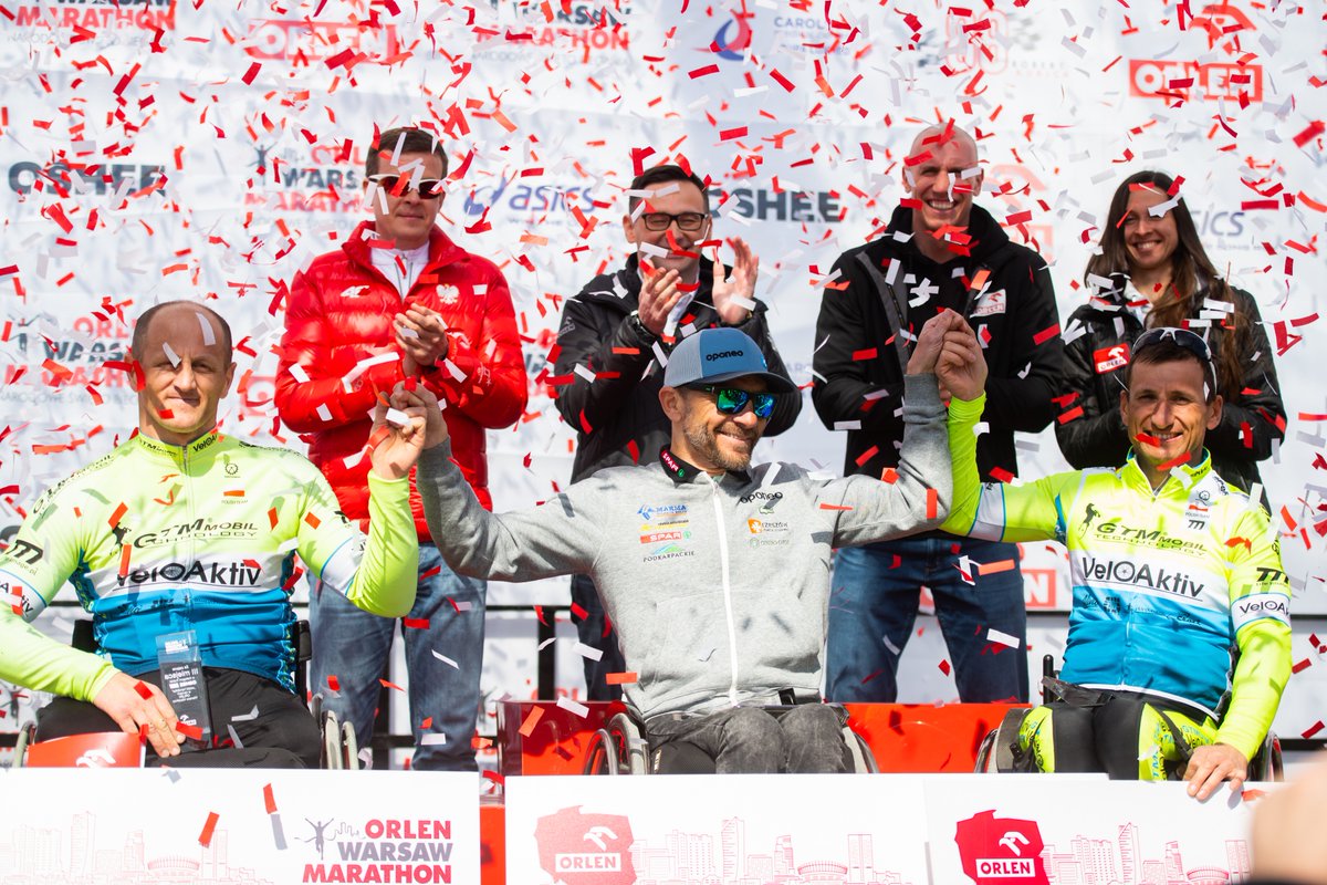 orlenmarathon's tweet photo. Narodowe Święto Biegania to także wyścig na 10 km w kategorii handbike, który otworzył peleton Biegu OSHEE 10 km.
W kategorii handbike zwycięzcami zostali Rafał Wilk z czasem 15:37 oraz Anna Oroszova z czasem 22:22. https://t.co/75UcsZuNSp