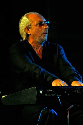 musicstgn's tweet photo. #DIXIE #CAPSAJAZZCLUB amb #MaxSunyer i #Kitflus 50% dels mítics #Pegasus la reconeguda #banda de #jazz #catalana dels 80 el dia 28, 20:00h, 5€ i els #CONNEXIONStrio del saxofonista #XavierPié el dia 27, 18:30h, 5€ #DixieTGN #aMt #Tarragona #tabacalera #live #Music #Musicians https://t.co/MD69z13Uji