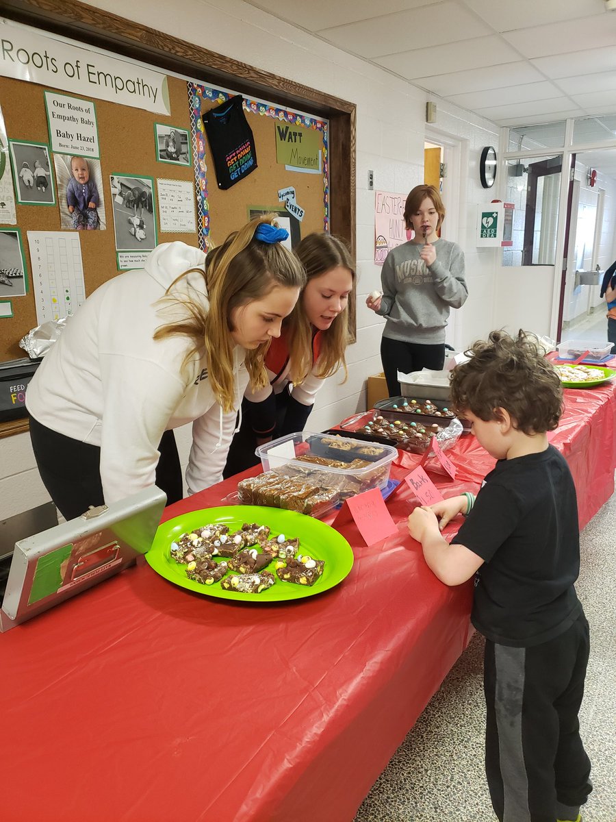ShieldJanet's tweet photo. #WeBakeForChange. Our bake sale round one! Lots of yummy treats. https://t.co/N8wd97D9rh