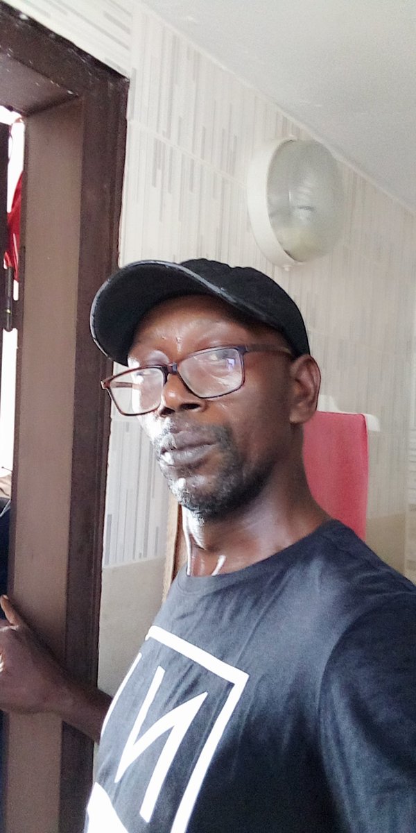 GHamatte's tweet photo. Nous avons passé des années lumières à sourire et à danser sous le crépitements des tam-tams d'Afrique. Il est temps de perdre le le sourire pour penser à la réflexion, car rien ne sert de sourire si nous souffrons constamment des aléas de nos sous sol qui nous appauvrissent. https://t.co/jLxxmG2FqR