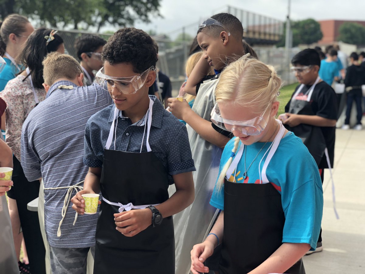 GCISD's tweet photo. Our fifth graders are loving their learning blocks at #gcisdLIVE19! https://t.co/s9G3MItGyr