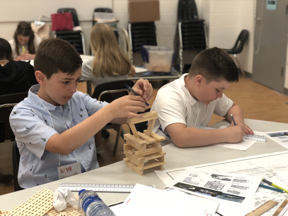 GCISD's tweet photo. Our fifth graders are loving their learning blocks at #gcisdLIVE19! https://t.co/s9G3MItGyr