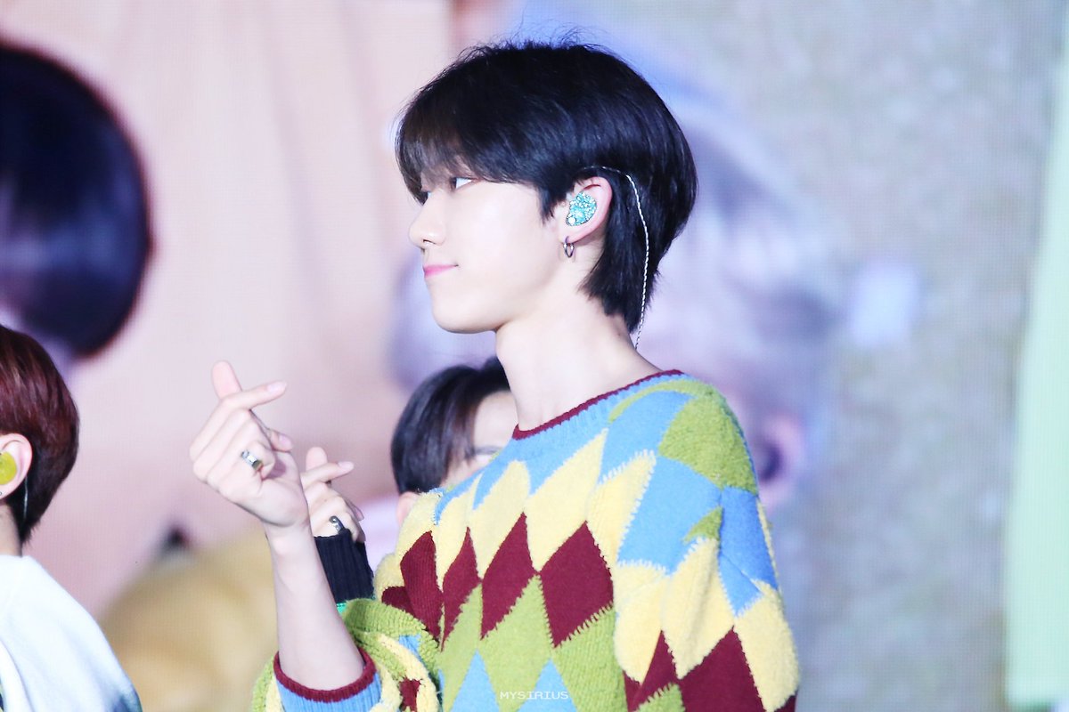 Tuhuyna's tweet photo. Pic1: Thính của a đấy, em có nhận không??😉😉
Pic2: Thử không nhận coi!!😒😒
~~ Ôi ôi, thính lành hay thính độc e cũng nhận hết nhé😅😅
#THE8 💙
#SEVENTEEN 💎
#HARUTOUR 💎 https://t.co/prIG02p1Nj