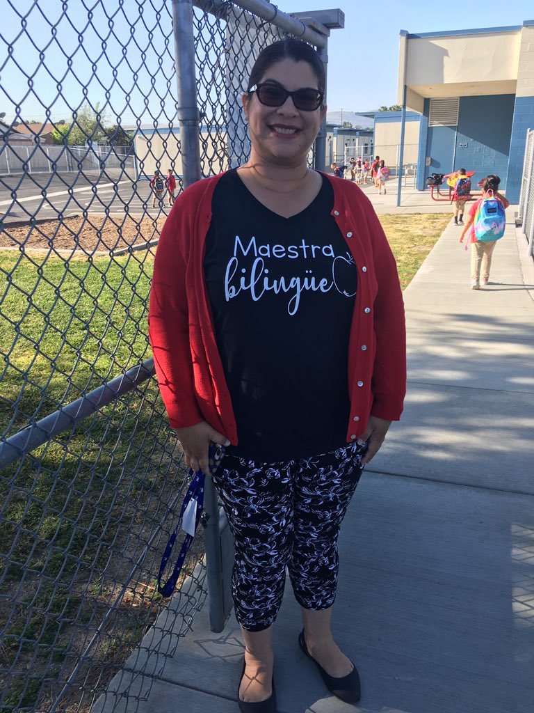 shaneeponce's tweet image. Thank you to @Raquel47 for sporting this custom shirt made for her 🍎 #RorimerRoyals #DualImmersionProgram