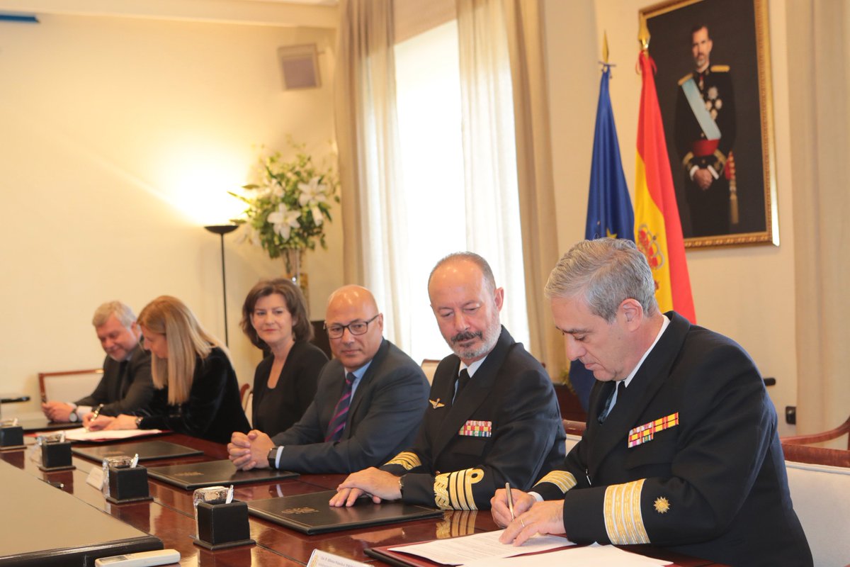 NavantiaOficial's tweet photo. #NAVANTIA y el Ministerio de Defensa firman la Orden de Ejecución de las F110

La construcción de 5 fragatas en el Astillero #Ferrol garantiza una carga de trabajo estable y suficiente los próximos 10 años
@Defensagob @Armada_esp

https://t.co/1Dof1tPrxi https://t.co/eLKQJi6GXE