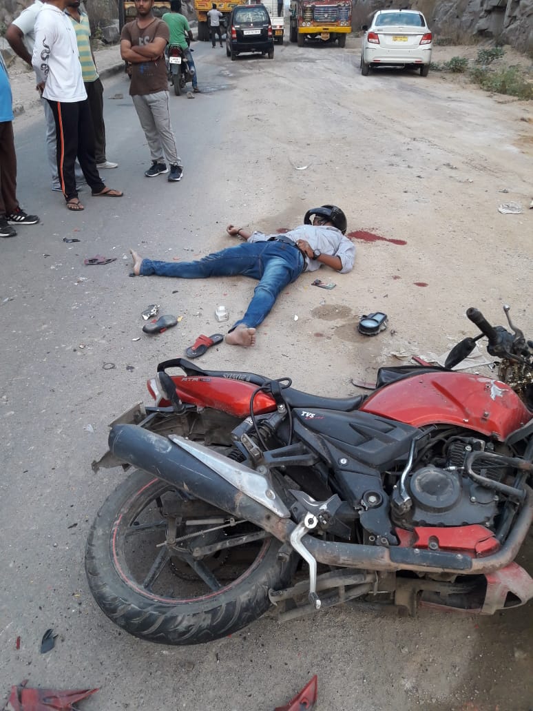 spacellp123's tweet photo. @KTRTRS sir, today at IDA Bollaram there was accident n 1person died at the spot n 2 r in hospital due to road digged for #Mission_Bhagiratha is not layed again. It has been more than 4months that is not layed by the contractor. Before one more accident take place.Request 2 look https://t.co/gdJjzTZ6Dn