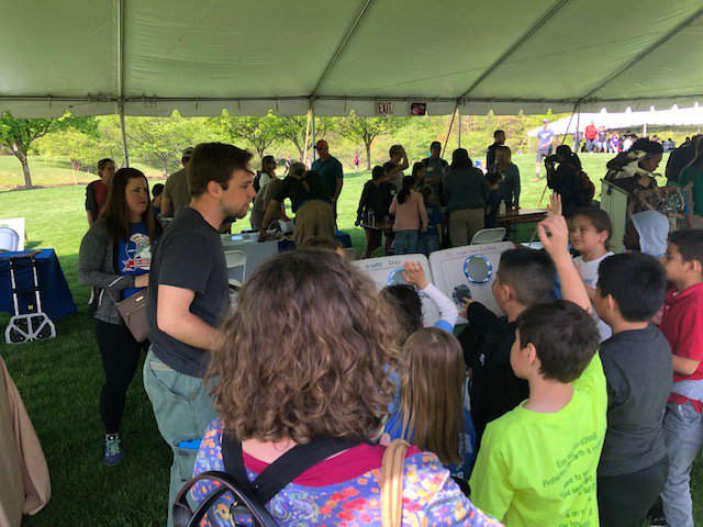 GMU_COS's tweet photo. Today, @GeorgeMasonU is hosting @NoVAOutsideβs Student Environmental Action Showcase (SEAS). There are 53 local middle schools represented at this event. Come out, learn about #sustainability and have some fun!
#masonscience #novaseas19 https://t.co/vkmSTLGxEg