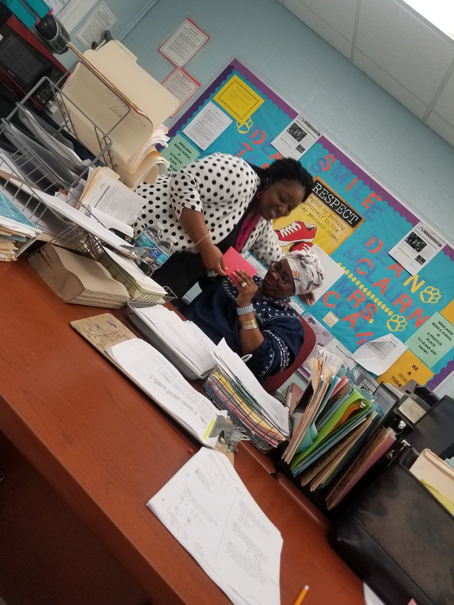 LeadwithHarvey's tweet photo. Happening Now: It may be #teachertuesday but A.P. Harvey is recognizing Mrs. McCain for going ABOVE and BEYOND each and every day! She received a handwritten note and a Coin of Thanks. #AdministrativeProfessionalsWeek #leadershipmatters #turnaroundROCKS #lovewhatIdo https://t.co/UsvAT7Fw6e