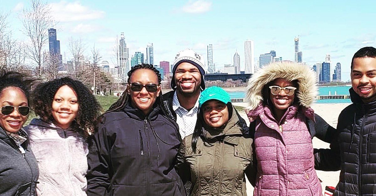 tiffaniinsures's tweet photo. #Bringoutthegood month was great! I helped clean 31st street beach with the Alliance for the Great Lakes and @MetroBoardCUL It was a great day! #Tiffaniinsures #goodhands https://t.co/gaAyeUUDPI
