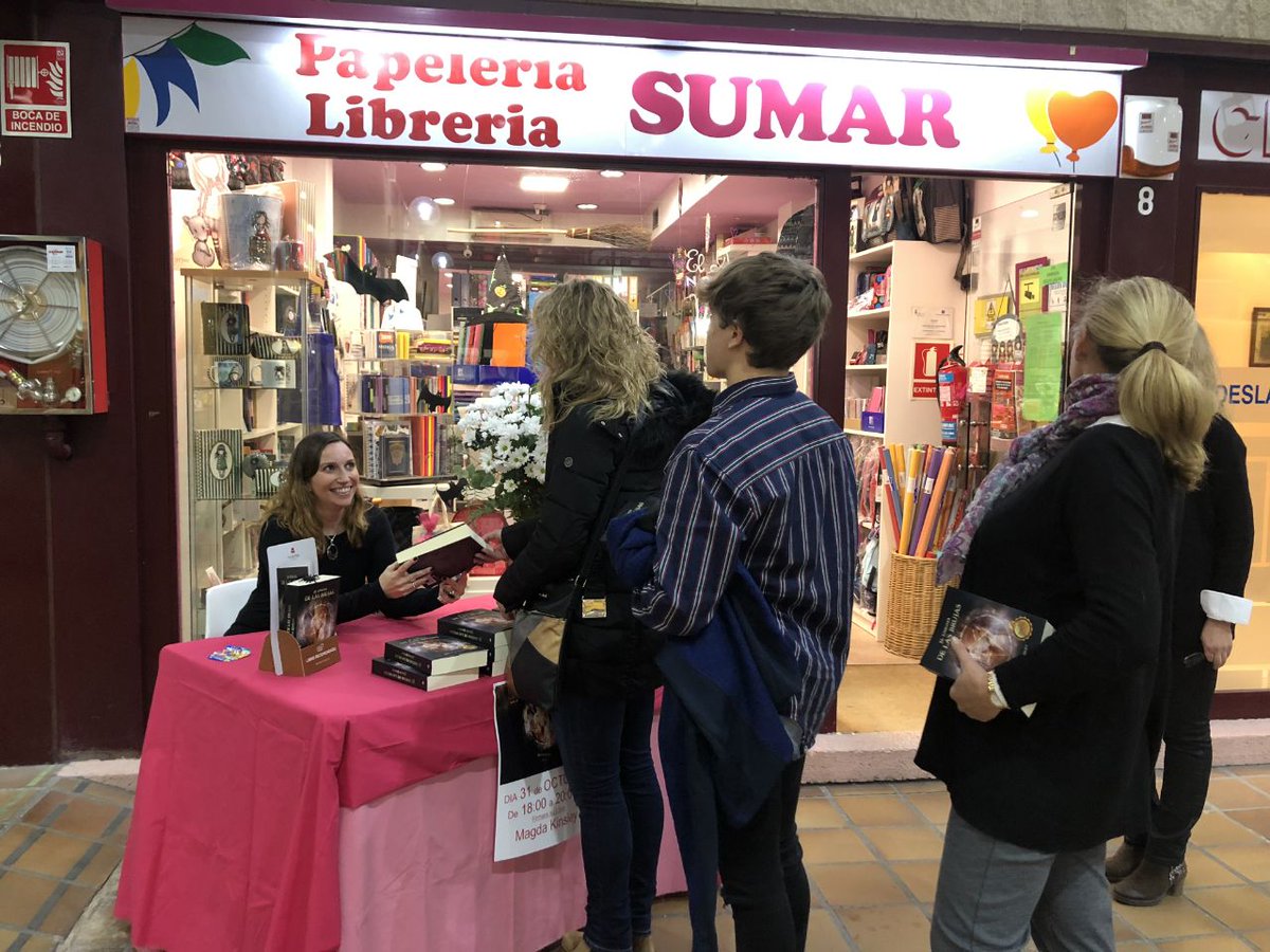 DeLibrerias's tweet photo. #felizdíadellibro Hoy es un buen día para leer, para pasarte por las #PequeñasLibrerias del barrio o de tu localidad. Además puedes aprovechar los descuentos de hoy en #libros
SIN #Cultura no hay futuro
#DiadelLibro #DiaInternacionalDelLibro #DiadelLibro2019 https://t.co/4293HYURDO