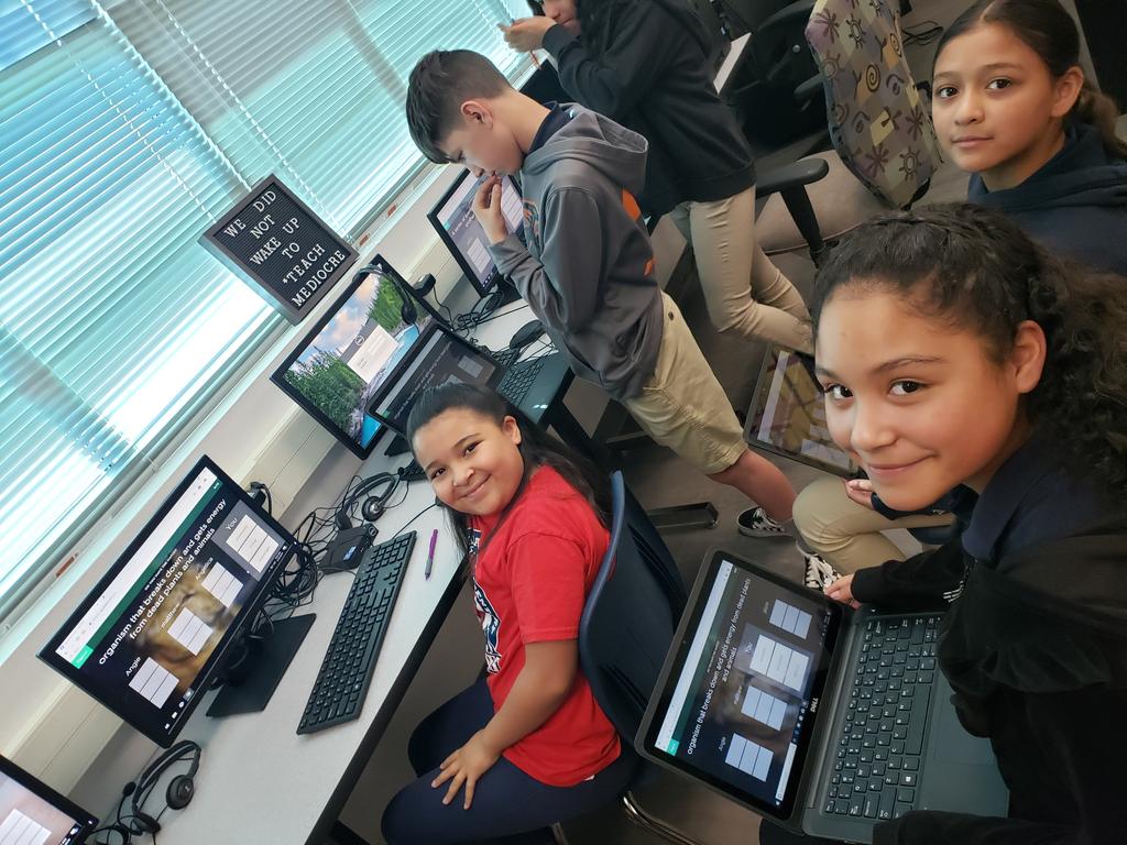 SAguirre_RES's tweet photo. Our 5th grade groups rocking their science review! #TeamSISD #BuffaloStrong #TechnologyStrong  @SGTCarrasco_ES @SGTCarrasco_JCE https://t.co/ky3kOOSxJM