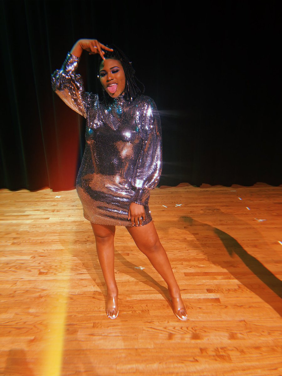 erahippie's tweet photo. shining, shining, shining, shining yuuhhhh💿#HSOC19 https://t.co/JVGcUxwX2s