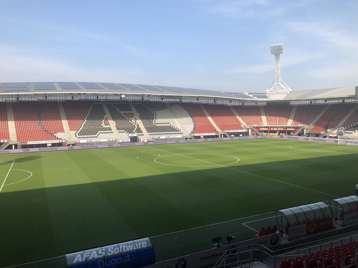 A meets Z, partnerbijeenkomst van @Zaanstreek en @StadAlkmaar bij @AZAlkmaar straks nog ff potje voetbal kijken.