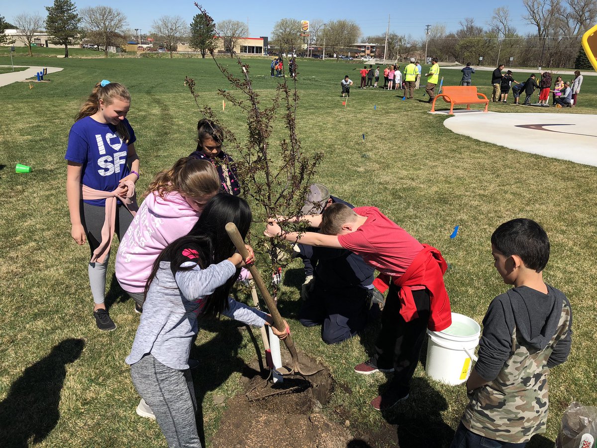 ChuckHughes23's tweet photo. More tree planting. #npspanthers https://t.co/2syRS1iHp9