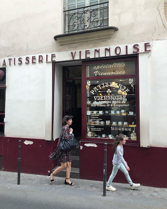 gillespudlowski's tweet photo. La pâtisserie viennoise comme en ... #1928! #thisisparis #parisiloveyou #parisjetaime #paris6 #beautifuldestination #seulementparis #travellingthroughtheworld #bestvacations #seemyparis #igersparis #croissant #feuilletage #lamination #sugarcrust #patiss… https://t.co/oZwdK6s4Tq https://t.co/aktY88khLe