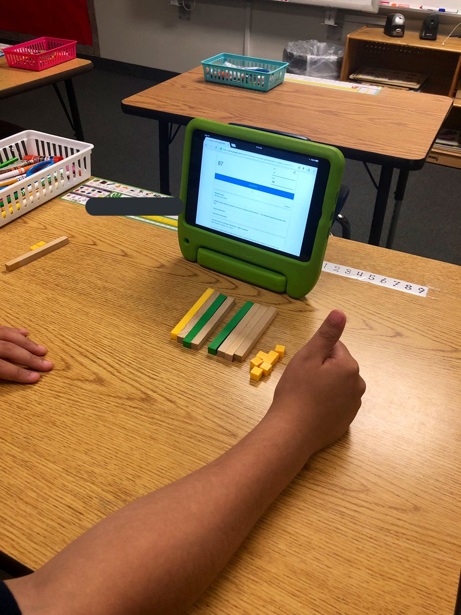 MissFischer13's tweet photo. #CentralIsAwesome @centralcfb Why is Central awesome? We can use iPads  to do our math! https://t.co/LhfegCMdPV
