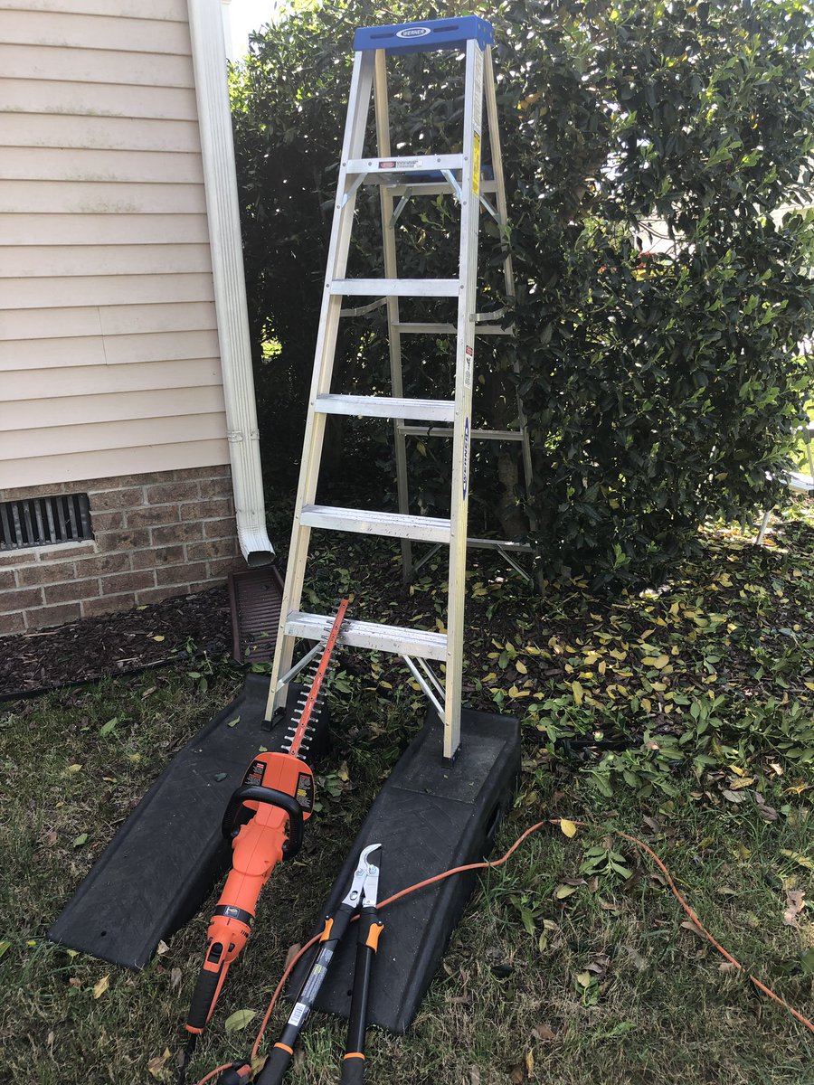 1andonlyMikeT's tweet photo. Caution #manworking #911onspeeddial https://t.co/epTBxTAJBf