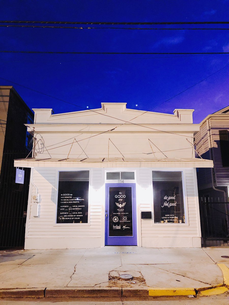 _thegoodshop_'s tweet photo. 🌜Evening shop vibes ✨ When your door matches the evening sky 💙 We’re back open tomorrow 11-6, Wed-Mon - come say 👋 https://t.co/qZPQpvxuCy