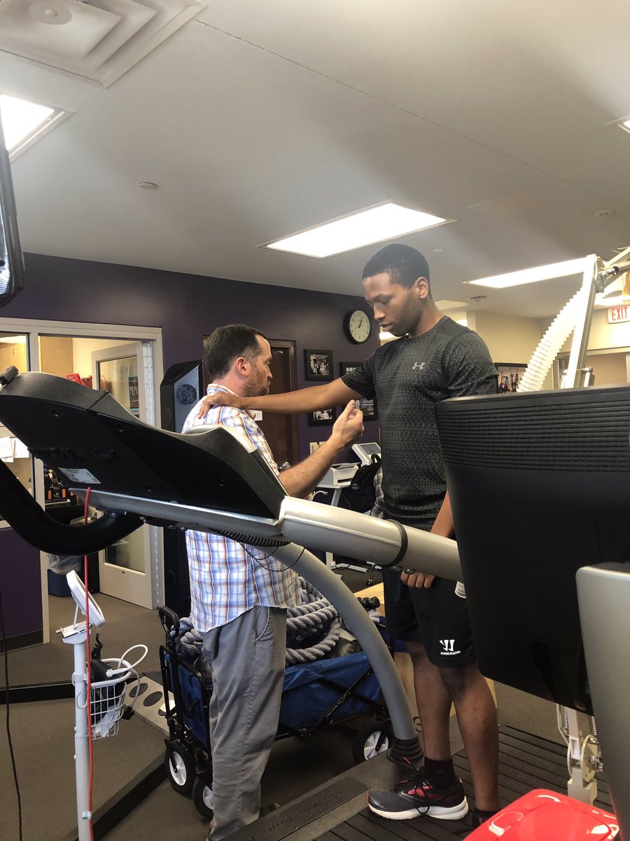 EXSS_UMHB's tweet photo. Last week, Dr. LaBounty’s Exercise Physiology class spent some time in the @EXSS_UMHB learning about VO2 Max testing.
.
.
.
#umhb #exss #umhbexss #exphys #exercisephysiology #exercisescience #exercisetesting #VO2Max #humanperformancelab #nerdout https://t.co/L2eZ3YQ7r5