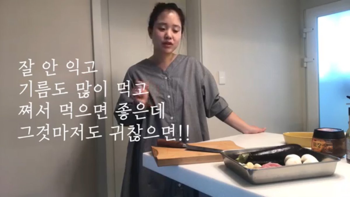 ageha47's tweet photo. 이 밤에 배가 고프신 분들은 지금 이 영상을 봅니다 가지를 쉽고 맛있게 먹을 수 있는 법! 다이어트 중에 중화풍 가지덮밥 이라니!! 이제 곧 본격 가지철! 두 번 해드세요! 세 번 해드세요!! https://t.co/QA1aUFDFmN https://t.co/4B4kU8jhFr