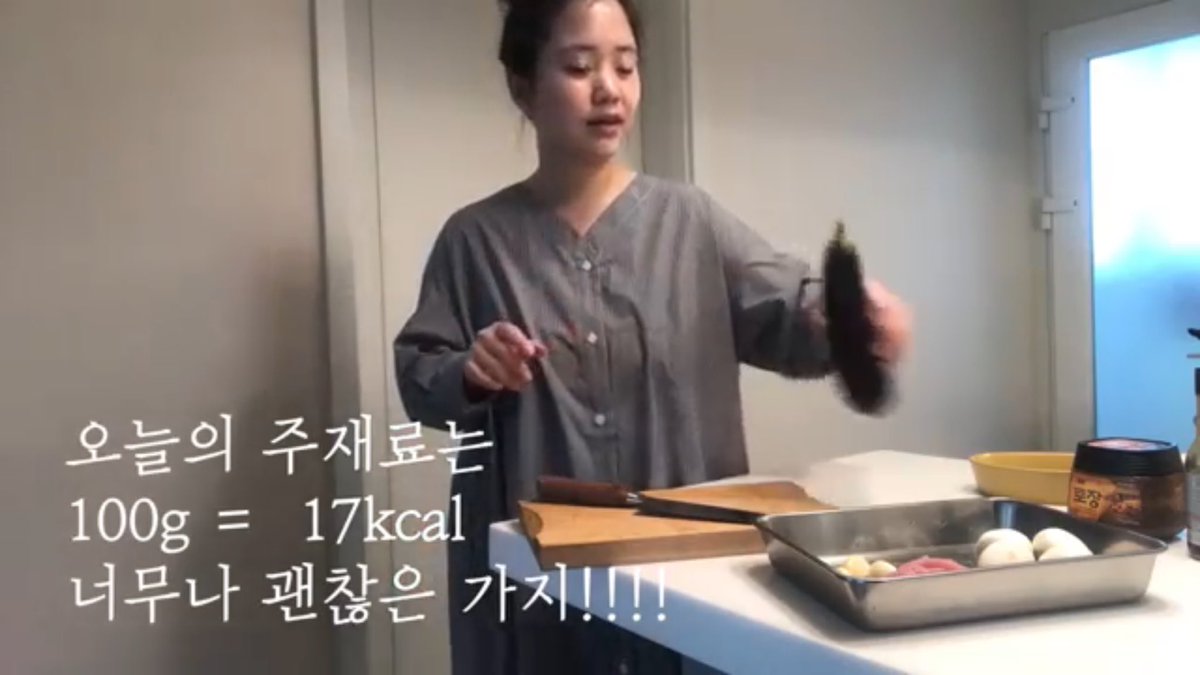 ageha47's tweet photo. 이 밤에 배가 고프신 분들은 지금 이 영상을 봅니다 가지를 쉽고 맛있게 먹을 수 있는 법! 다이어트 중에 중화풍 가지덮밥 이라니!! 이제 곧 본격 가지철! 두 번 해드세요! 세 번 해드세요!! https://t.co/QA1aUFDFmN https://t.co/4B4kU8jhFr