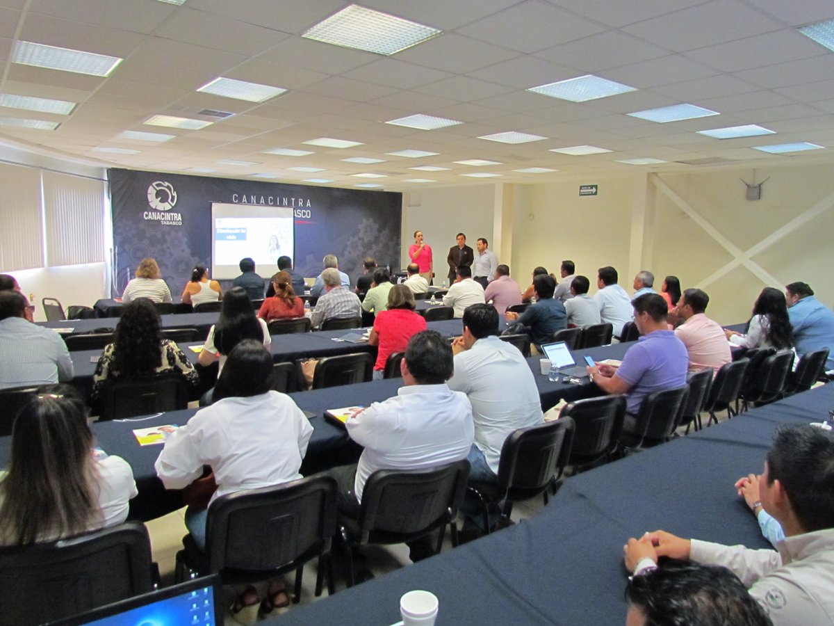 CANACINTRA_Tab's tweet photo. En estos momentos en .@CANACINTRA_Tab se lleva a cabo el taller de Auto-Liderazgo a través de  Designing  Your life by .@compaqi, impartido por el Ing. Marco Antonio Muñoz Mora. https://t.co/41PLK8ioED