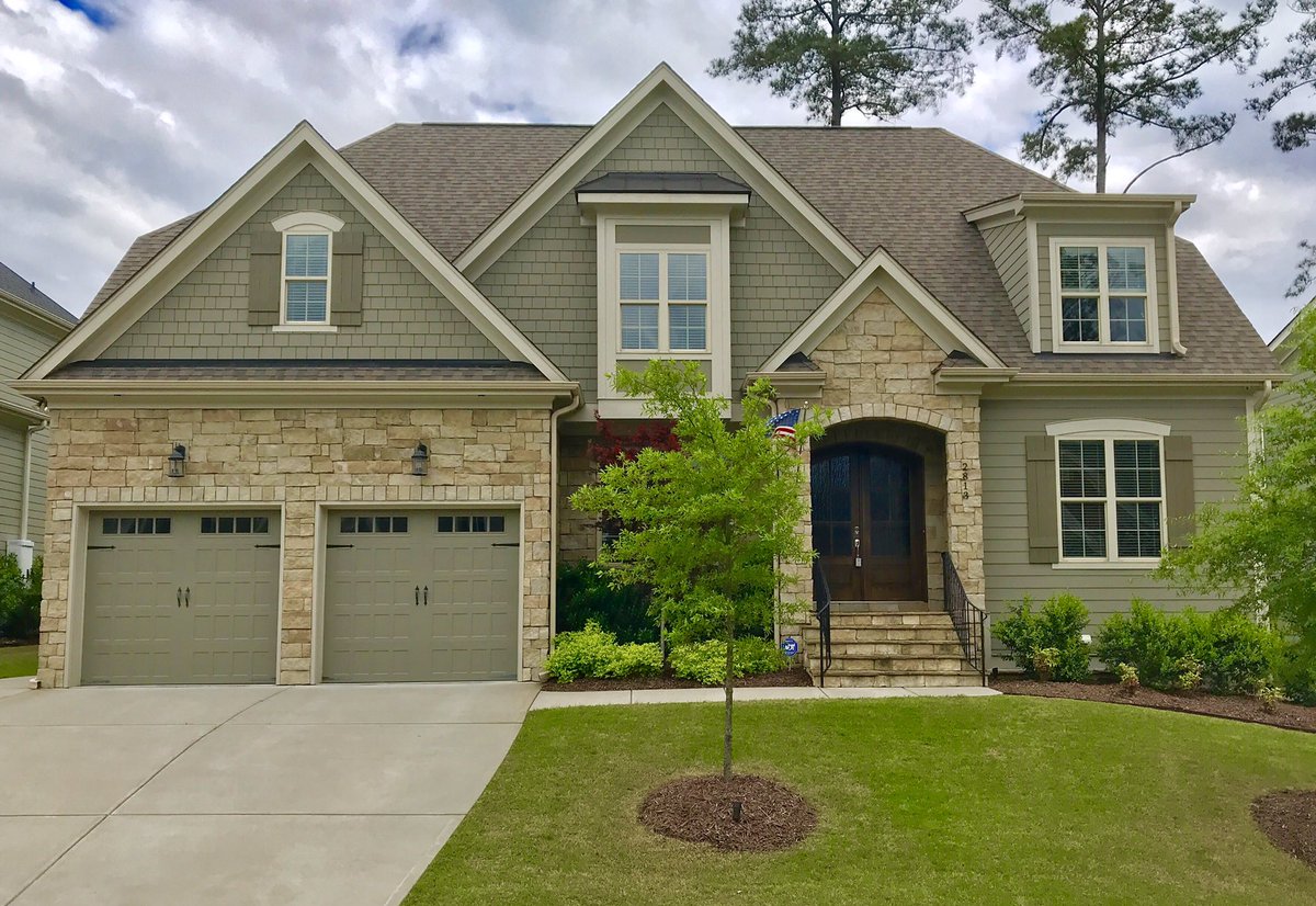 joe_Cubed's tweet photo. Spring has sprung:) This 5bd/5ba beauty has a fresh price. Great custom built home in west #cary. Great schools, quick access to commuting routes, parks, NW YMCA, grocery, everything you need. @cbhpw @BenSellsHomes @TBJrealestate #realestate #smarthome https://t.co/RQYYhYcG6v https://t.co/0iCVqEoU4m