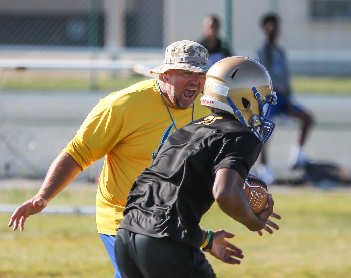 byrayboone's tweet photo. Scenes from Day 1 of @MAINLANDBUCS' spring football practice. https://t.co/bBWzuBZ3fs