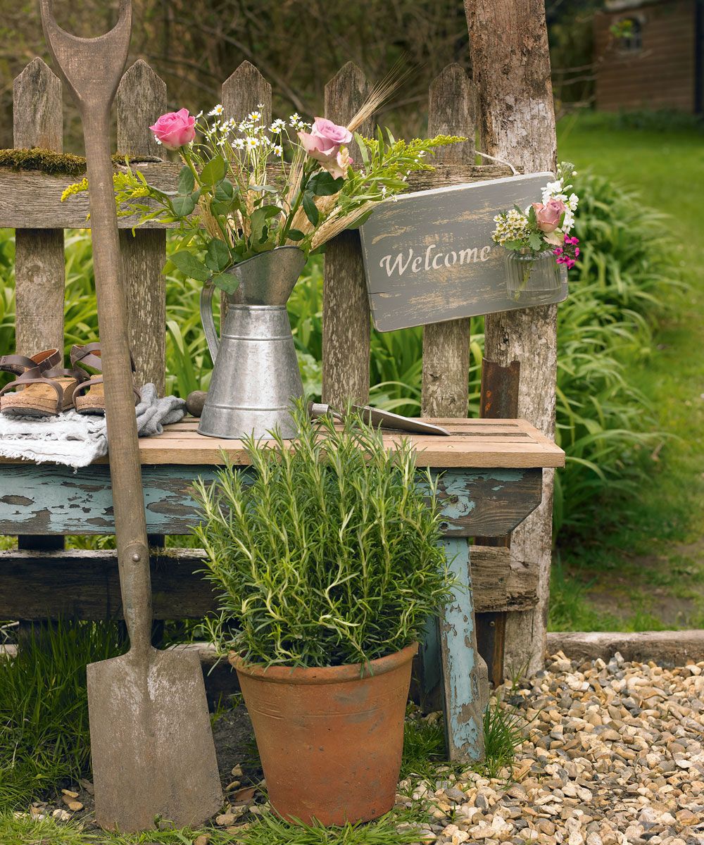 MilesHire's tweet photo. Wondering where to start with your garden landscaping? Take a look at these ideas from Ideal Home: https://t.co/BXCZwCANsO 

#TuesdayTips #nationalgardenmonth #landscaping https://t.co/TJnQiXVIoR