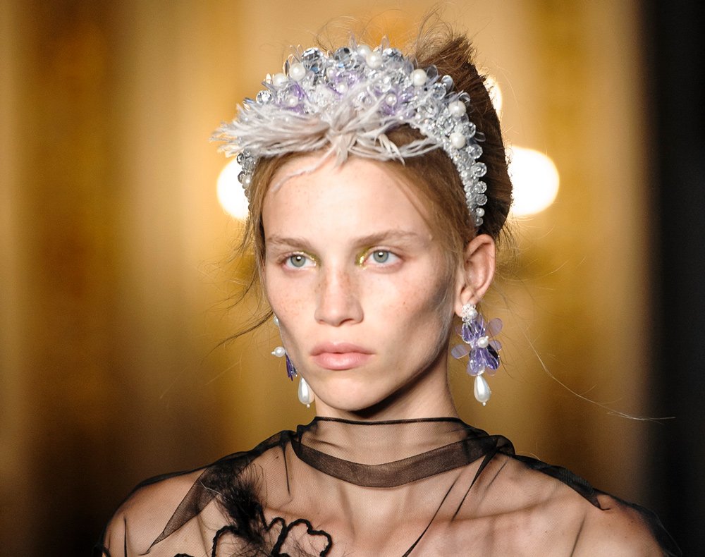 Today on thegloss.ie jewellery editor <a href="/NatashaSherling/">Natasha Sherling</a> on why the headband is the accessory of the season … bit.ly/2GszASH