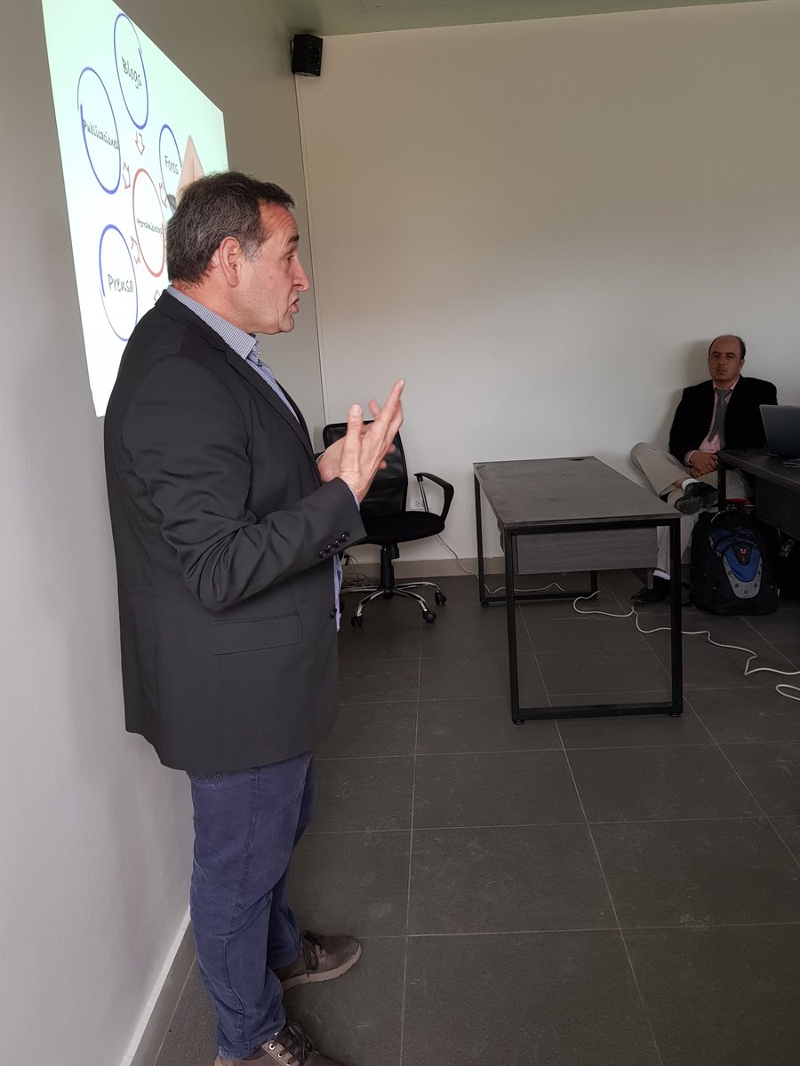 ciec2019's tweet photo. Taller de uso de gestores bibliográficos y visibilidad científica con Julio Alonso Arévalo PhD. #CIEC2019 un encuentro académico de la @UCatoCuenca. https://t.co/C1wtpcKVCF