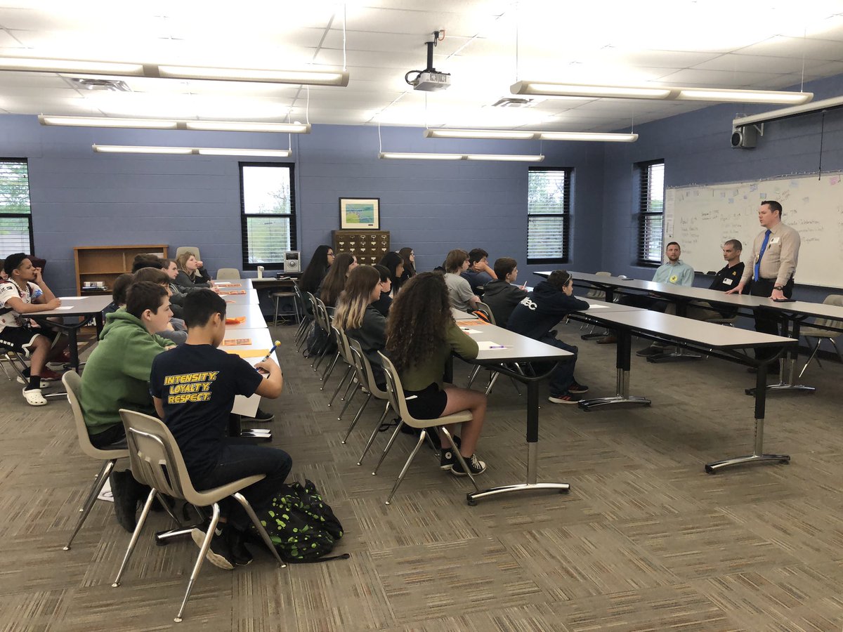 smdudeck's tweet photo. What a great morning of Breakfast with the Experts! Today, our students @TrumanSJSD learned about the growing career field of Information Technology. Thank you @JodiBloemker at @UnitedWayStJoe for all of your hard work organizing this special event for our students. #SJSDProud https://t.co/espKK0ABoW
