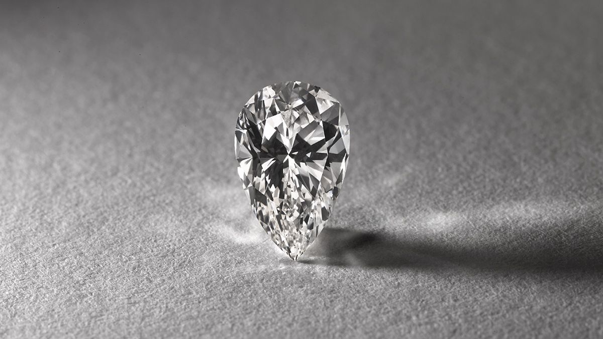 ShaneCompany's tweet image. Pear-shape #diamonds are getting a lot of love and attention on #SocialMedia. What’s your favorite #DiamondShape? Tweet us a photo of your ring using #ShaneCo! 💍 #EngagementRings