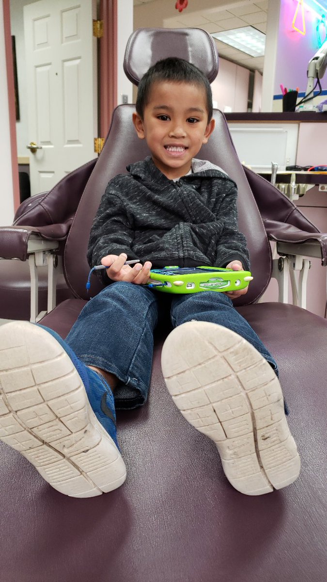 hazzz5's tweet photo. sad i’m missing out on kyky’s first dentist appt 😢 but thanks to his daddy i got a cute pic in class 💕 https://t.co/Nv7CgcRyaf