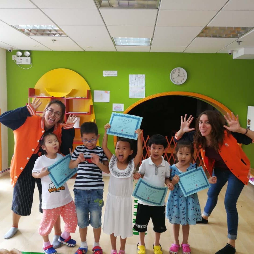 HelloDramaUK's tweet photo. Happy #EnglishLanguageDay! This first picture is of the first English language course  that @HelloDramaAbbie helped out on. Over a decade later, she's now creating and running her own English drama courses across the world with #HelloDrama ✈️🌍🎭 https://t.co/zXu3bHKHrx
